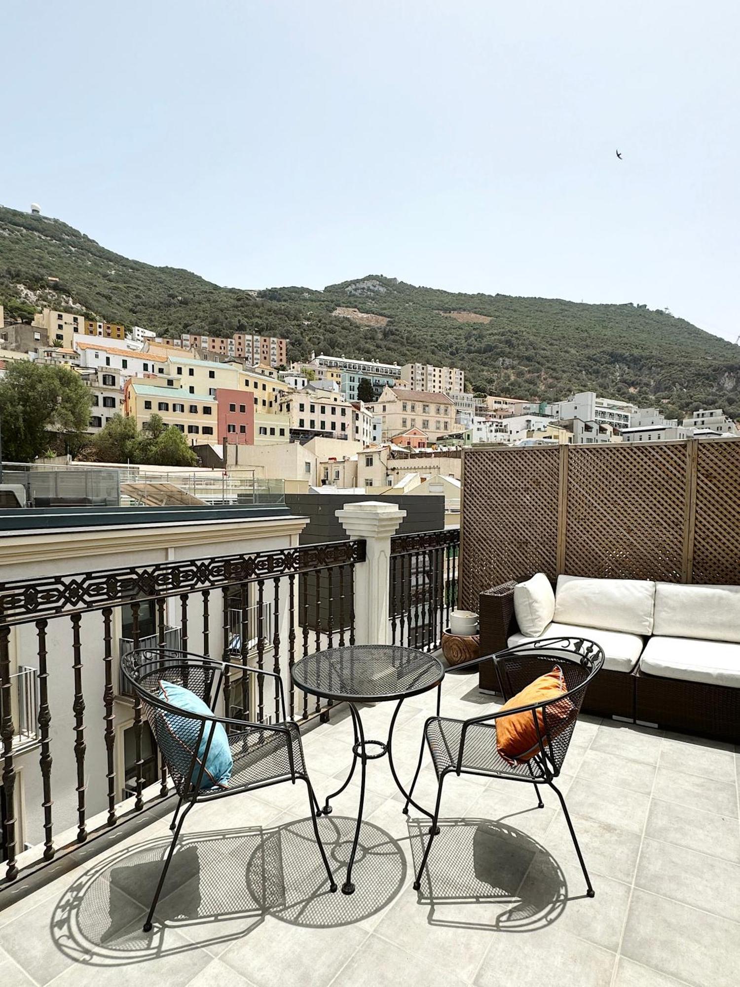 Master Penthouse Double Room Ensuite With Private Terrace - Grand Central House Gibraltar Exterior photo